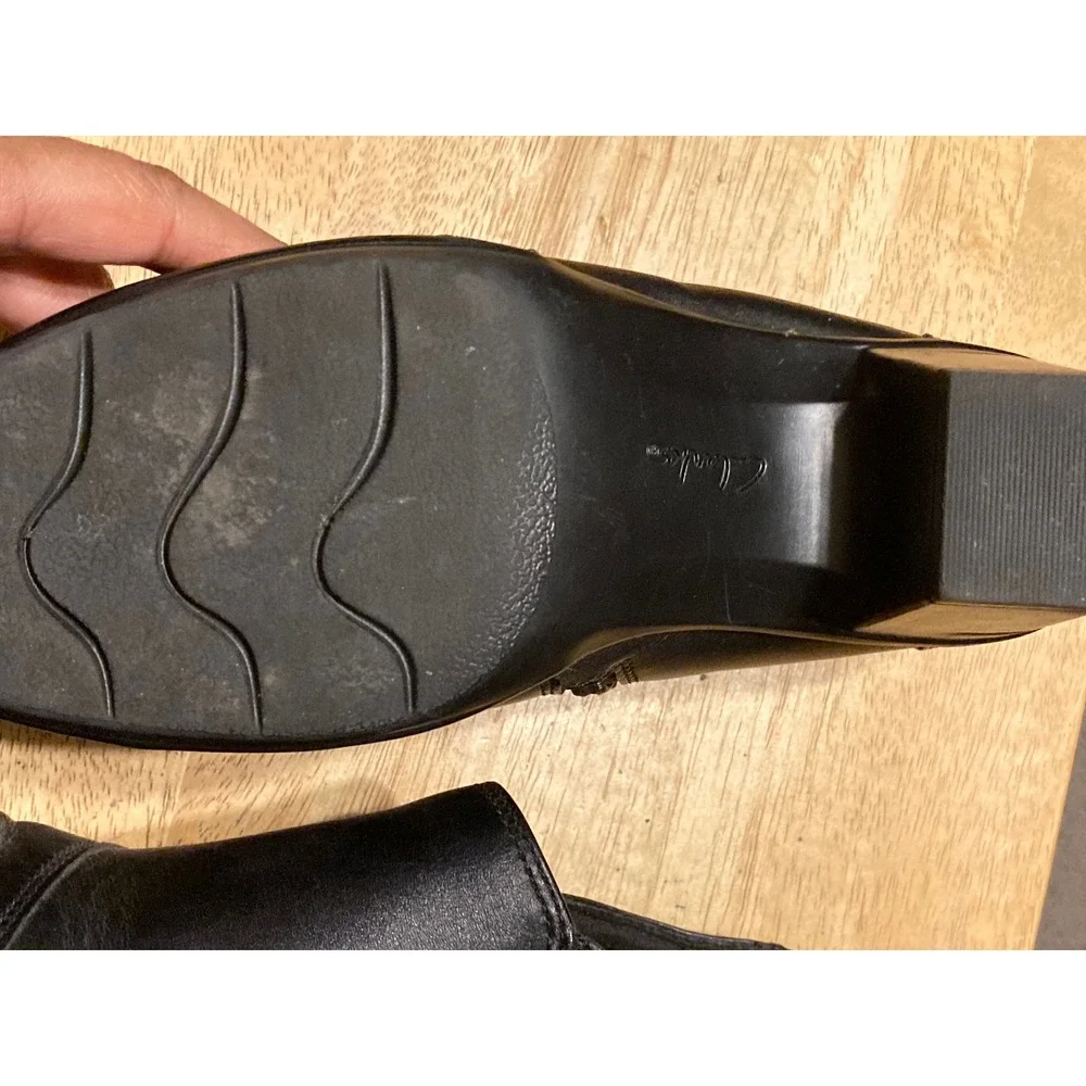 Clarks Collection Black Leather Side Zip Button Booties‎ Shooties 6.5M